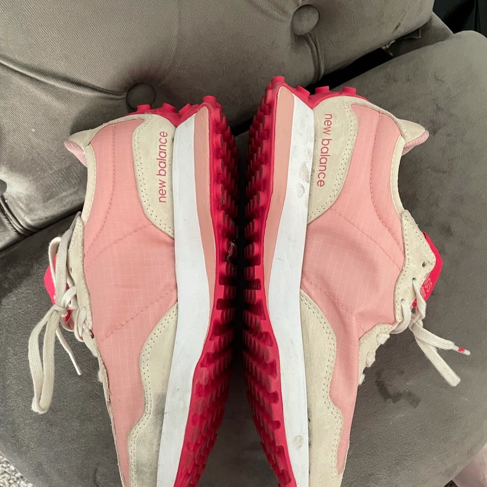 PINK 💞💕FIGS NEW BALANCE GYM SHOES - Picture 4 of 4